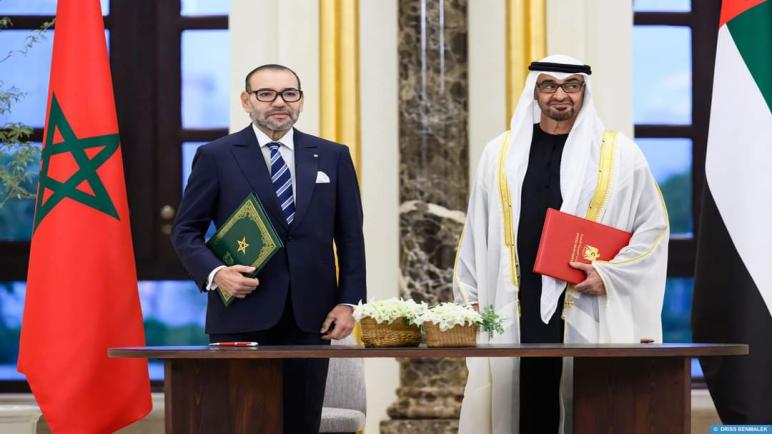 الملك محمد السادس ورئيس دولة الإمارات العربية المتحدة يوقعان بأبوظبي إعلان “نحو شراكة مبتكرة ومتجددة وراسخة بين المملكة المغربية ودولة الإمارات العربية المتحدة”