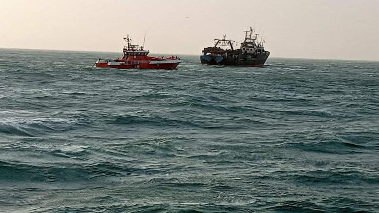 فاجعة غرق سفينة “تيليلا” تجر وزير الصيد إلى المساءلة البرلمانية ومطالب بمواكبة أسر الضحايا وتوفير وسائل استشعار غرق السفن