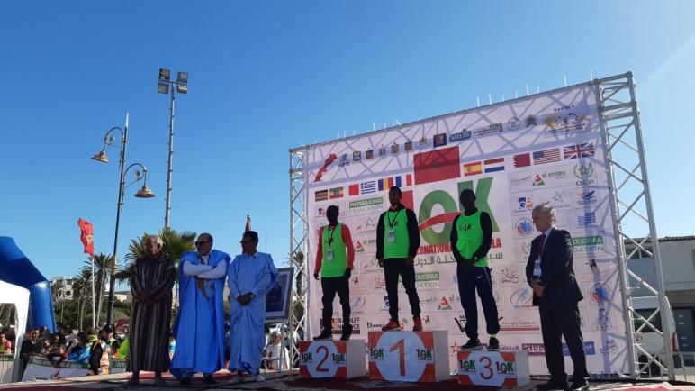 العداء الاثيوبي يحرز لقب الدورة الثانية للسباق الدولي 10 كلم بالداخلة