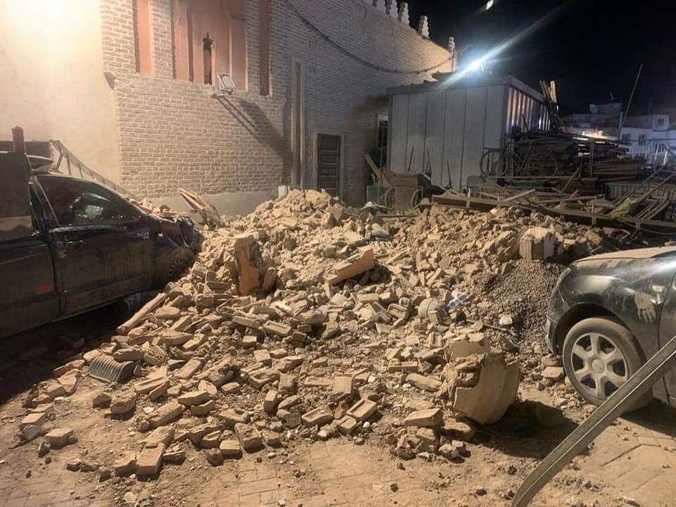 انهياز منزل متضرر من هزة الزلزال يقتل شخصين بالحوز