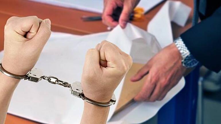 توقيف 21 شخصا للاشتباه في ارتباطهم بشبكة إجرامية تنشط في تزوير محررات رسمية وعرفية بغرض الاستيلاء على عقارات خاصة وأخرى في ملك الدولة