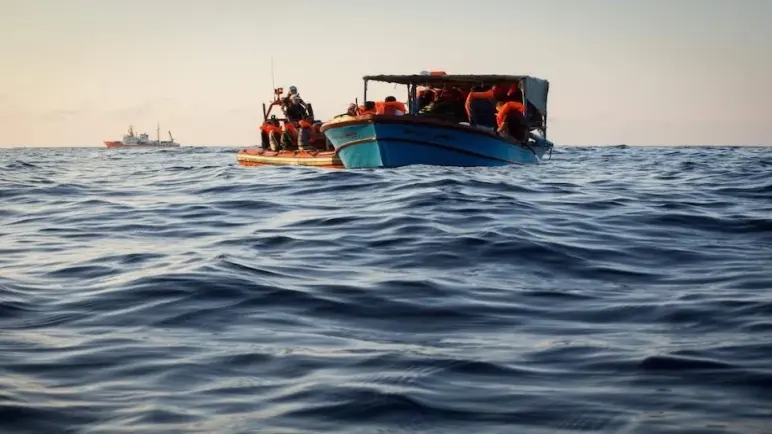 دورية بأعالي البحار توقف قارب يقل 42 مرشحا للهجرة غير الشرعية بسواحل الداخلة