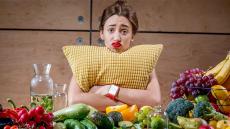 تعرف على الاغذية المناسبة لتخفيف الارق وقلة النوم