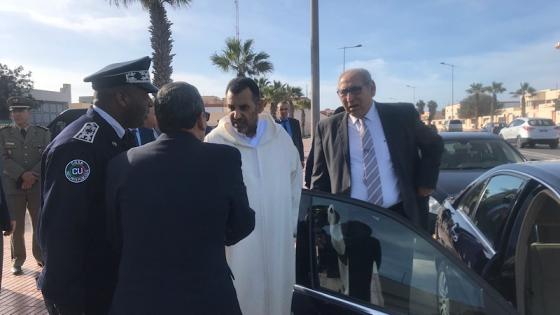 والي جهة الداخلة رفقة عامل اوسرد يقدمان واجب العزاء لرئيس المنطقة الإقليمية في وفاة والدته