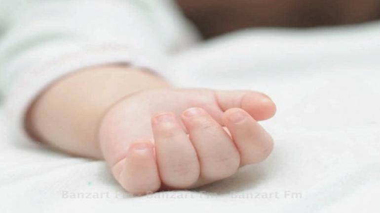 العثور على رضيع متخلى عنه وسط باحة مسجد بالعيون