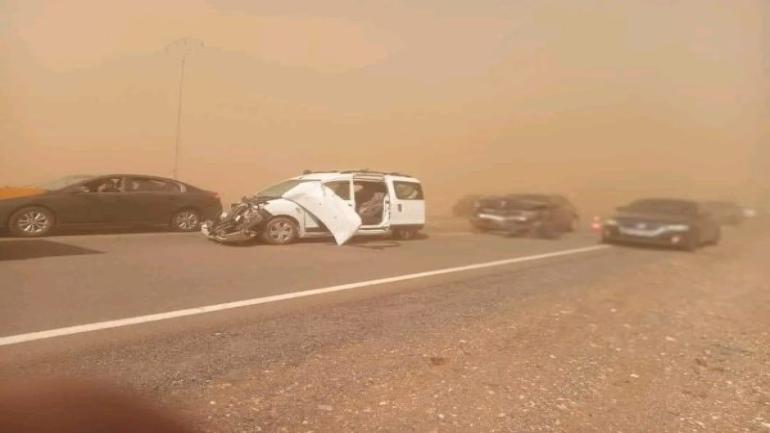 الأرصاد الجوية تتوقع هبوب رياح قوية مع تطاير الغبار بعدد من الأقاليم يومي الخميس والجمعة.. ووزارة التجهيز تهيب بمستعملي الطرق توخي الحيطة والحذر