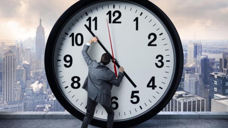 الرجوع إلى العمل بالساعة الإضافية (GMT+1) نهاية الأسبوع