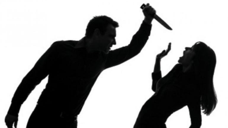 زوج ينهي حياة زوجته أمام أبنائهما بطريقة بشعة