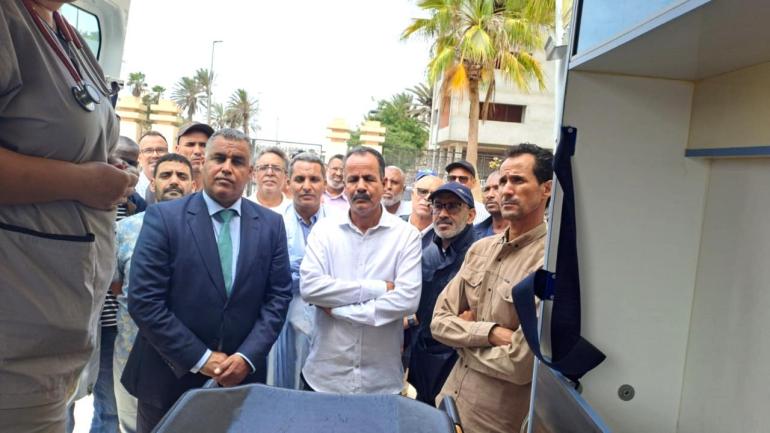 مجلس الجهة يواصل دعمه لمهنيي الصيد التقليدي بتسليم سيارة اسعاف لقرية الصيد “لمهيريز”