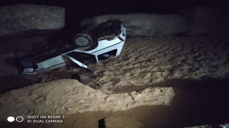 بسبب الخمر;  سقوط سيارة من جرف بشاطىء فم لبوير