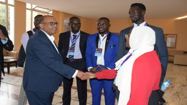 محمد لمين حرمة الله يخص ممثلي قنصليات الدول الإفريقية بالأقاليم الجنوبية المشاركين في الجامعة الصيفية بإستقبال خاص