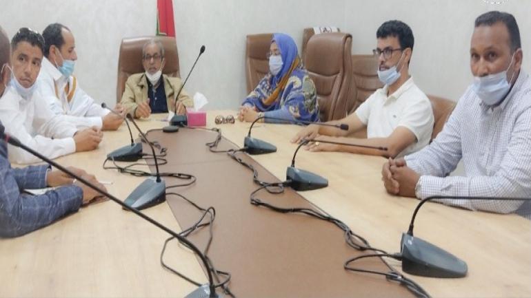 سيدي محمد خطور يتربع على كرسي رئاسة الغرفة الفلاحية بالداخلة رفقة مكتبه الجديد بعد جلسة تسليم السلطة من الرئيس المنتهية ولايته