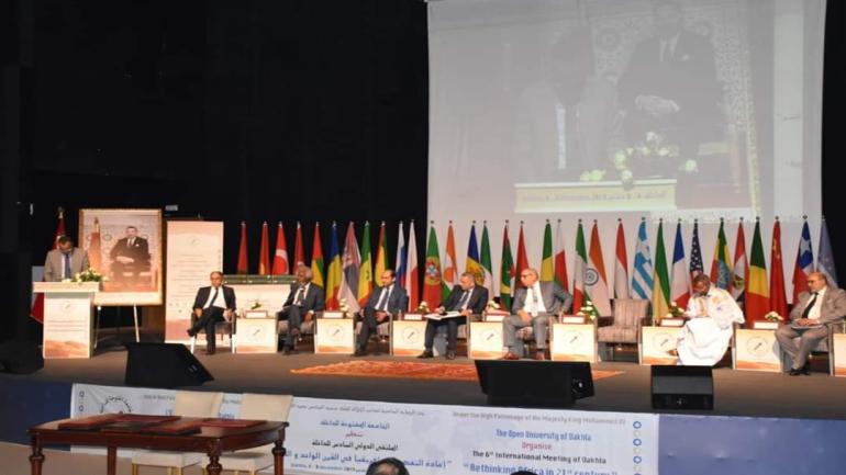 إنطلاق فعاليات الملتقي الدولي “إعادة التفكير في إفريقيا في القرن الواحد والعشرين ” بالداخلة