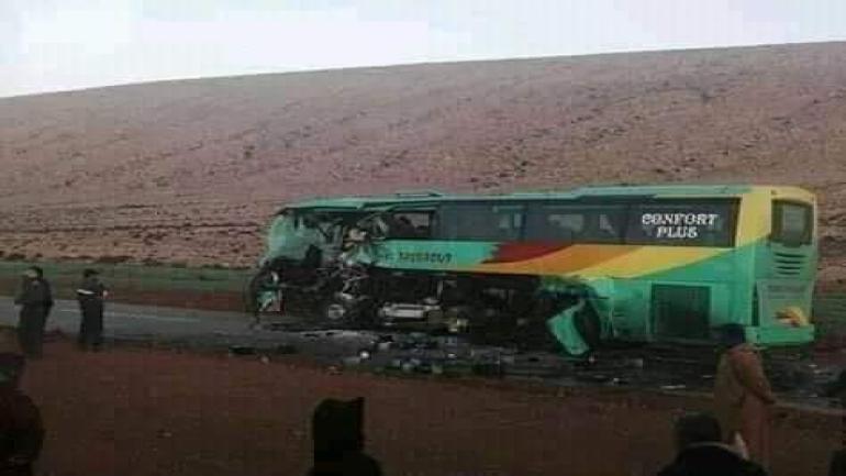 قتلى و جرحى في حادثة سير بين حافلة النقل العمومي و شاحنة ضواحي كليميم