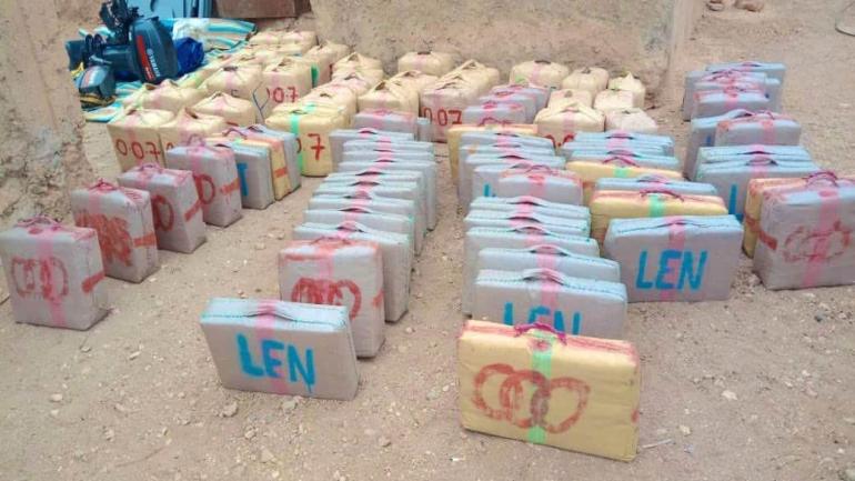 كليميم…الأمن والمخابرات قرقبو على أزيد من طن ديال لحشيش بتكَانت ضواحي كليميم