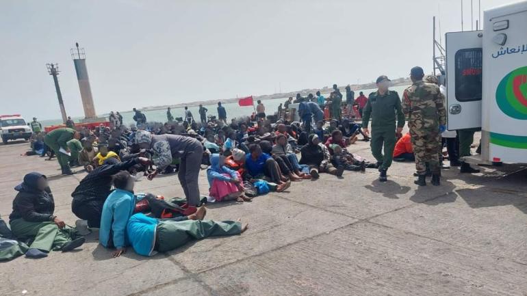 كانوا يعتزمون التوجه إلى جزر الكناري.. البحرية الملكية تعترض قارب على متنه 196 مرشحا للهجرة السرية