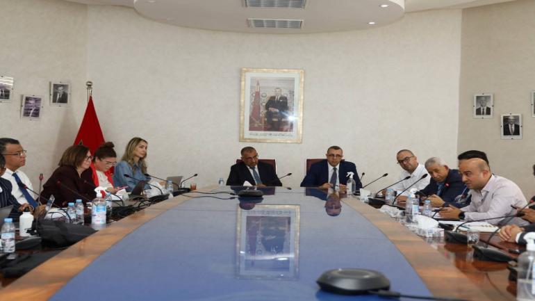 بهدف استدامة مصايد الأسماك السطحية الصغيرة بالداخلة.. كتابة الدولة المكلفة بالصيد البحري بالرباط تعقد إجتماع مع المهنيين