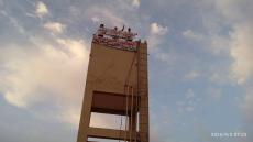 شباب يعتصمون فوق صهريج مائي بـ”آسا الزاك” مطالبين بالشغل