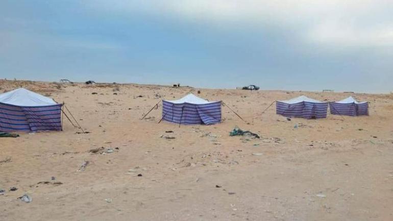 نصب عدد من الخيام في المعبر الحدودي من طرف التجار والسبب