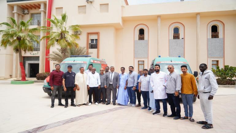 مهنيي قطاع الصيد التقليدي بقريتي الصيد “لاساركا” و”انتريفت” يستفيدون من سيارات إسعاف مقدمة من طرف مجلس الجهة