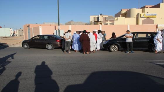 ساكنة حي مولاي رشيد بالعيون تحتج على هدم الحدائق وتطالب الوالي بالتدخل