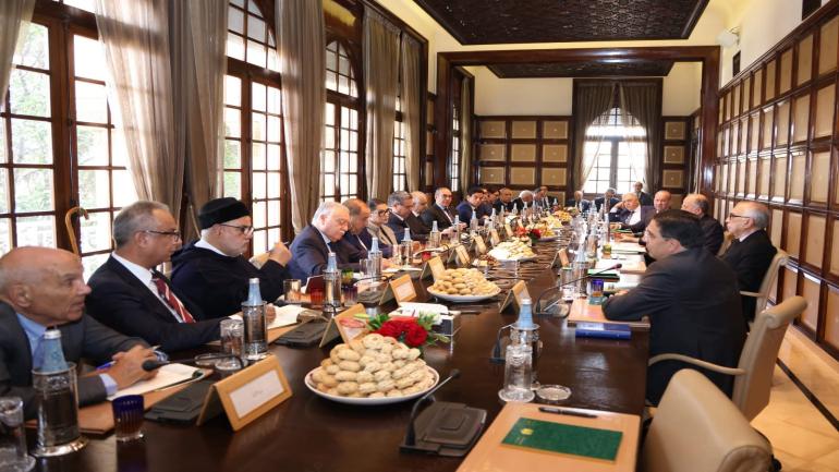 مستشارو الملك يعقدون اجتماعا مع قادة الأحزاب السياسية الممثلة في البرلمان بغرض بلورة تصور حول تنزيل مقترح الحكم الذاتي بالأقاليم الجنوبية