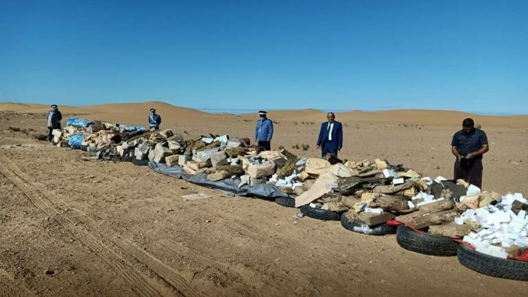 إتلاف وحرق كمية من المخدرات..طن و نصف من لحشيش و 74 كيلو من لمعسل و 637 قرص من القرقوبي