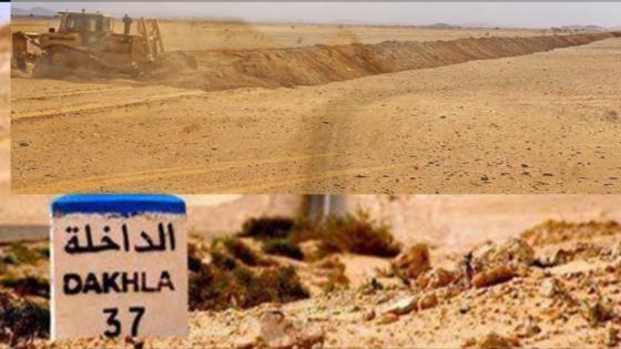 سلطات بالداخلة دارت حواجز رملية باش تمنع تهريب البشر للمدينة