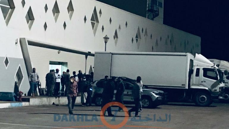 شدو 4 طوموبيلات مهربين 5 طن ديال الحوت بالداخلة