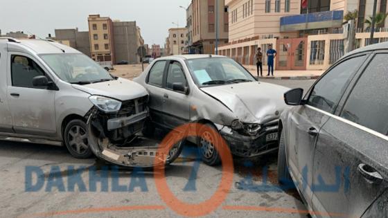 حصرى..حادثة سير خطيرة بين ثلاث سيارات خفيفة بالداخلة