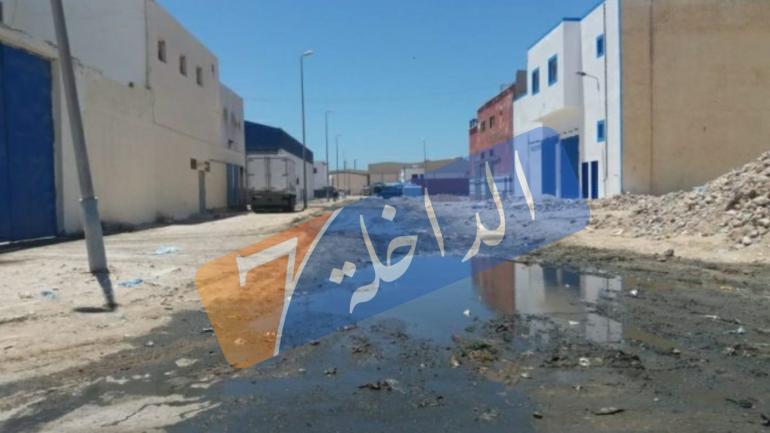 خطير…في عز كورونا الحي الصناعي بالداخلة يسبح في الواد الحار