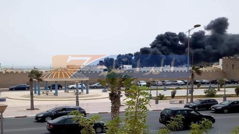 فيديو:حريق مهول يشب وسط ثكنة عسكرية بالداخلة