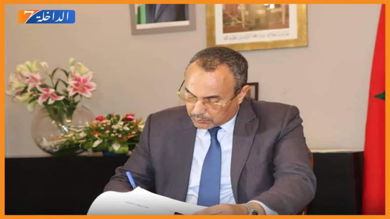 الخطاط ينجا يجيب عن أربعة أسئلة خلال جولته الاقتصادية في مدينتي دكار وأبيدجان.