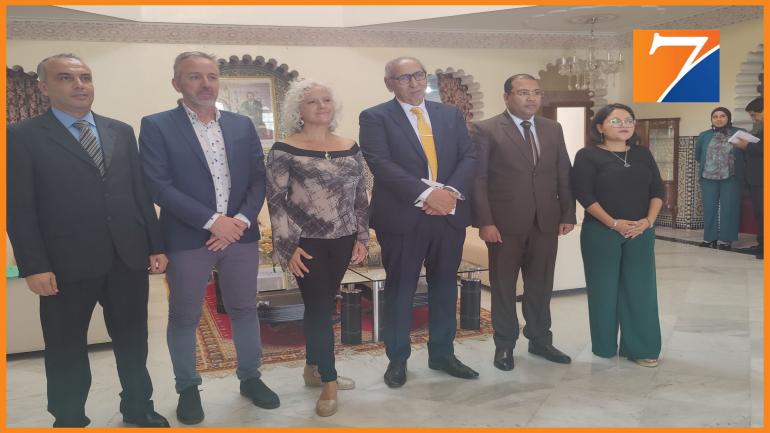 والي الداخلة يستقبل وفد اسباني.. والعلاقات المغربية-الاسبانبة في صلب المباحثات
