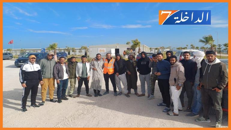 عمال ميناء الداخلة الاطلسي ابناء جهة الداخلة وادي الذهب يلوحون بالاضراب عن العمل+ بيان