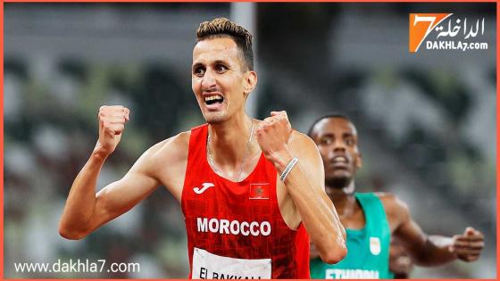 أولمبياد باريس.. العداء المغربي سفيان البقالي يتوج بالميدالية الذهبية في سباق 3000 متر موانع