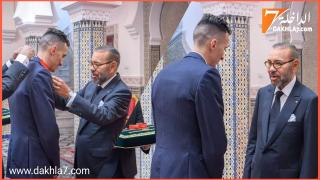 الملك محمد السادس يوشح البطل الأولمبي “سفيان البقالي” بوسام العرش من درجة قائد