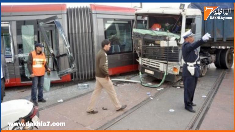 مصرعهم 3 أشخاص وإصابة آخرين بجروح بليغة في حادث اصطدام شاحنة بمحطة “الترامواي”