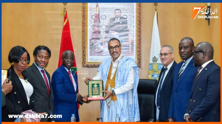 وفد اقتصادي ليبيري يبحث فرص الاستثمار بجهة الداخلة وادي الذهب