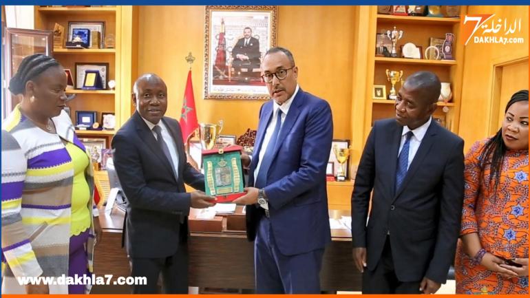 الخطاط ينجا يطلع وفد ديبلوماسي إيفواري على دينامية التنمية بجهة الداخلة وادي الذهب