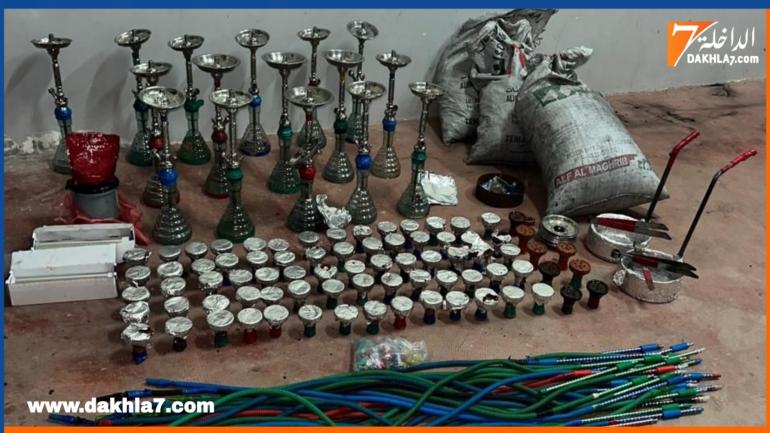 حجز 16 نرجيلة و 78 رأسا طينيا و800 غرام من مادة المعسل بعد مداهمة شقة بالمرسى