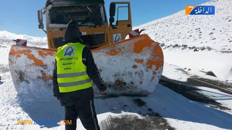 وزارة التجهيز والماء تهيب بمستعملي الطريق تأجيل تنقلاتهم من وإلى أو عبر الأقاليم المعنية بالاضطرابات الجوية
