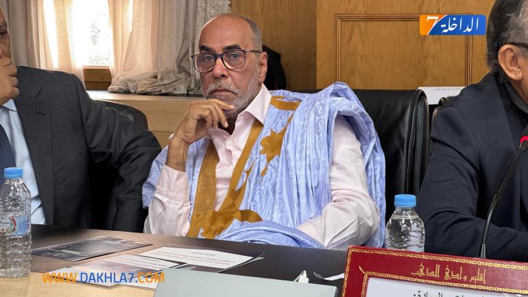 محمد بوبكر يرد على كاتب الدولة: لا نريد دغدغة مشاعر أبناء الداخلة بشعارات لا تنعكس على واقعهم”
