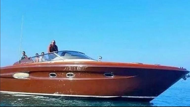 بالفيديو..الملك يبحر في ساحل أكادير