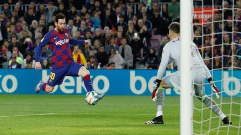 ميسي يقود برشلونة لفوز صعب على حساب سويسداد