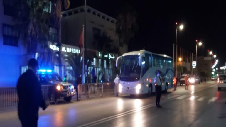 حصري…وصول العالقين بلاس بالماس عبر اول طايرة لمطار العيون..