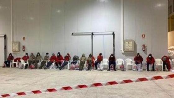 7 ديال الإصابات جديدة بكورونا فمهاجرين أفارقة وصلو لكناريا وجاو من الصحرا