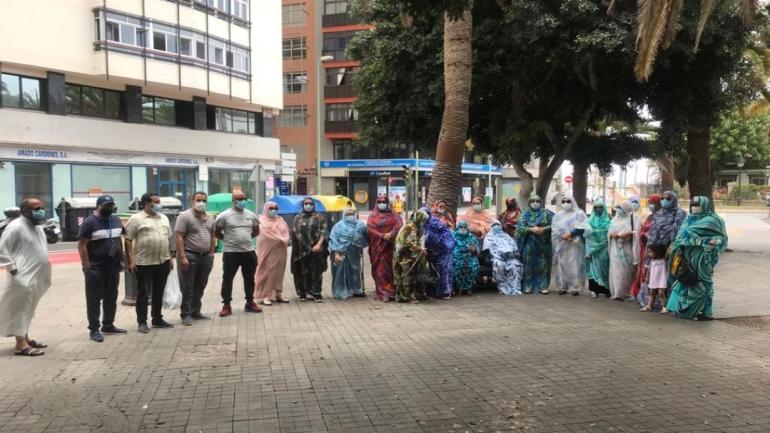 الصحراويين العالقين ب لاس بالماس كاعيين يرفضون ترحيلهم إلى الدار البيضاء و يطالبون برحلة مباشرة الى العيون