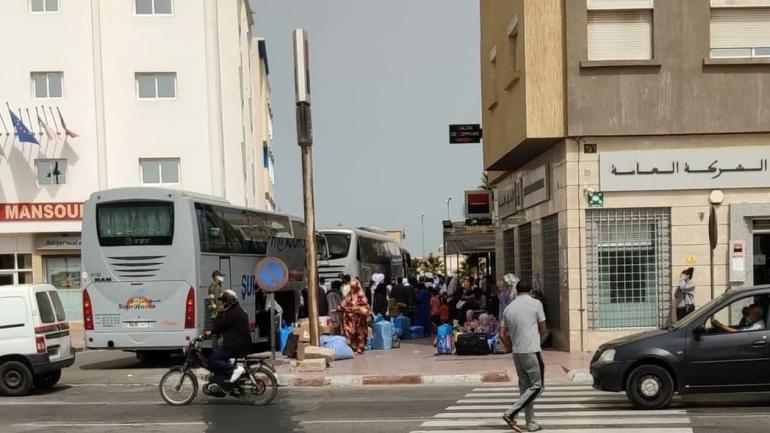 الداخلة…عالقين من موريتانيا وكوت ديفوار بداو كيرجعو لبلدانهم عبر الكركرات