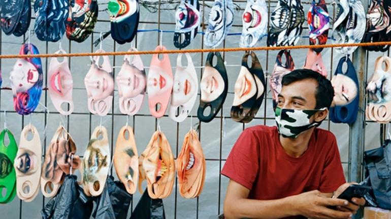 كوفيد 19.. بين الوقاية والترف، الكمامات تقتحم عالم الموضة